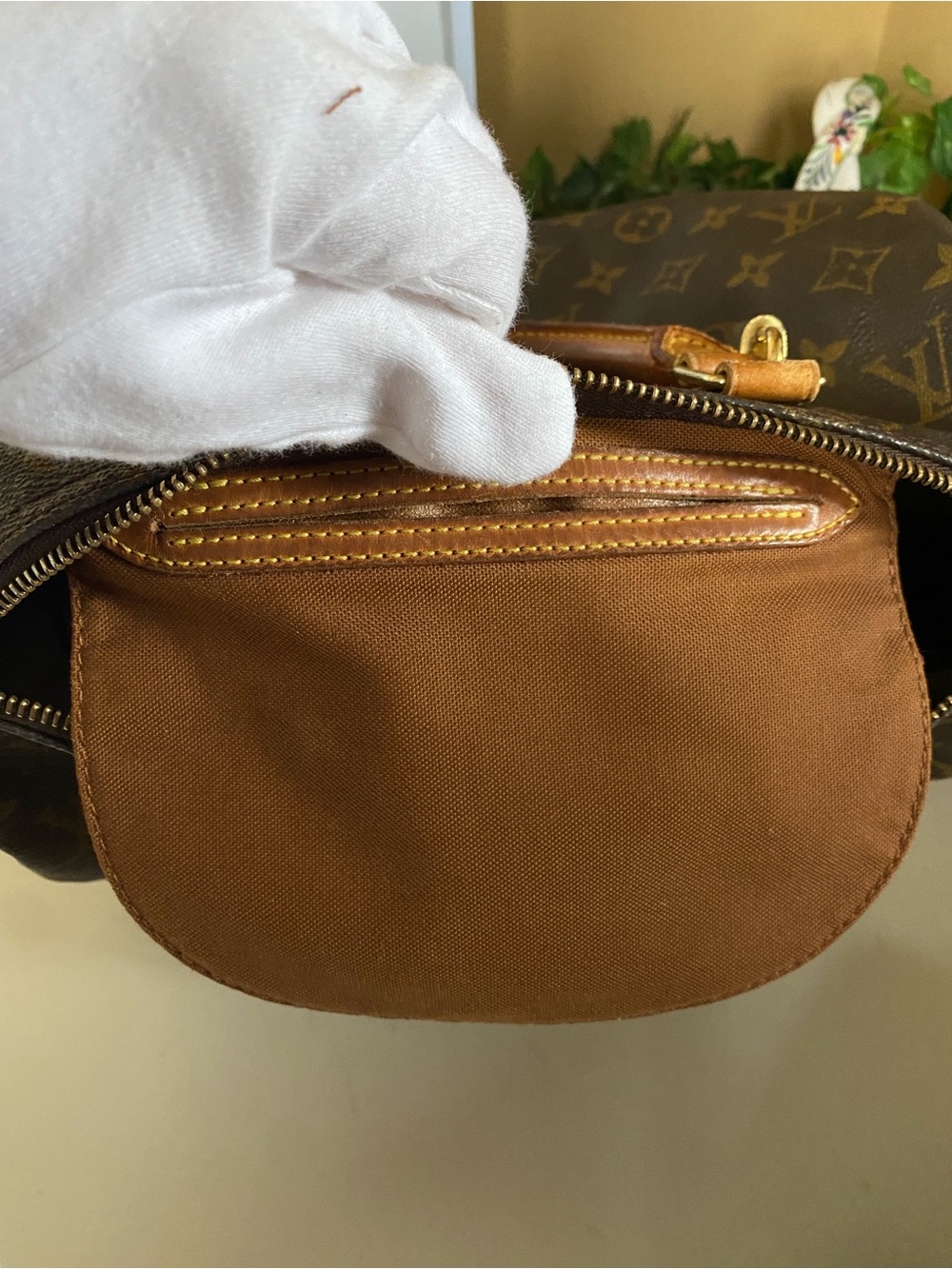 Louis Vuitton Monogram Canvas Speedy Handbag in Brown & Tan - Picture 15 of 16